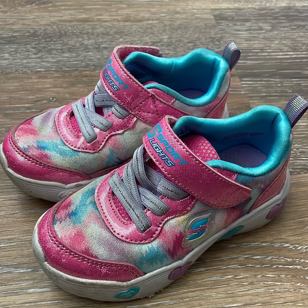 Toddler skechers light up sneakers